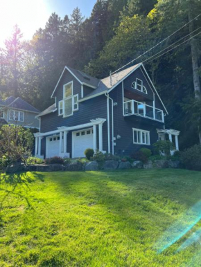 Sea and Cedar Retreat-a home in a tranquil setting